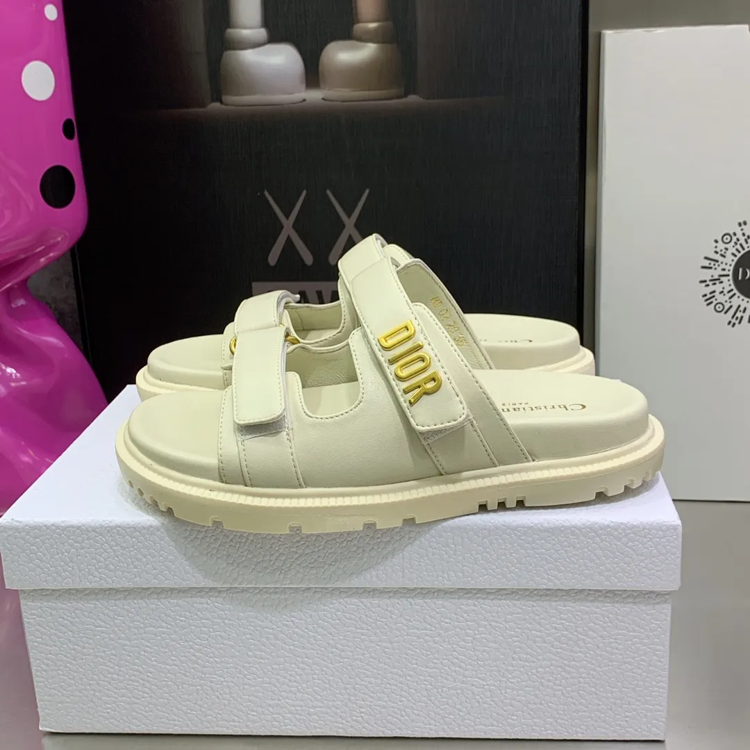 👟👟Ex-factory price P440👟👟 Women's shoe factory Dior 2022 spring and summer new Act thick-soled casual women's shoes with CD letter logo hardware buckle open-toe slippers Star same style flat-soled round-toe retro beach shoes Top version on the market Material: imported calfskin upper/imported metal cowhide + cowhide feet + water-dyed sheepskin lining + original molded T👟👟Ex-factory price PU outsole Size: 34-41 (34.40.41 customization is not returnable)